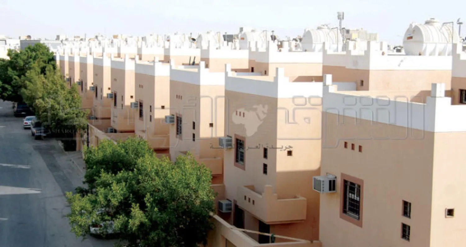 تضغط حركة القطاع العقاري على أسعار المنتجات الجديدة في السعودية خاصة وحدات الفلل السكنية (تصوير: خالد الخميس)