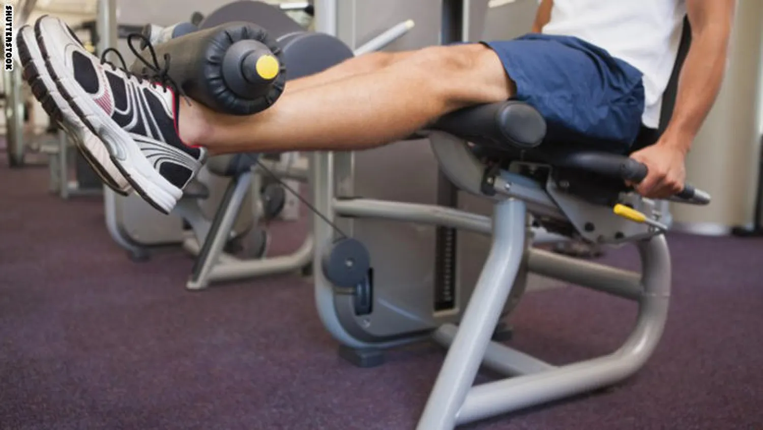 رفع الأثقال باستخدام الساقين أثناء الجلوس (سي إن إن)