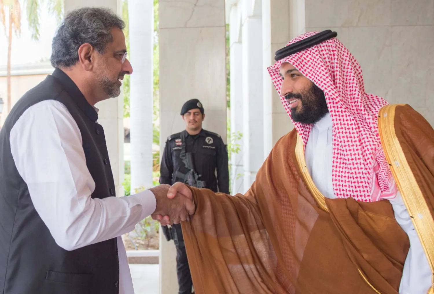 Vice Custodian of the Two Holy Mosques meets with Pakistan's Prime Minister. SPA photo