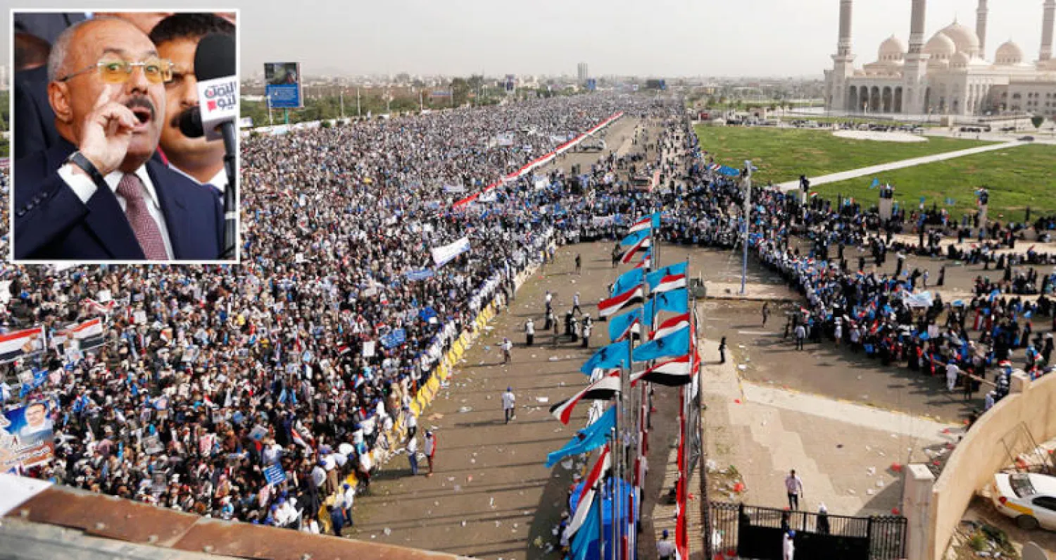 مسيرة حاشدة بميدان السبعين بصنعاء وفي الاطار الرئيس اليمني المخلوع علي عبد الله صالح (أ.ف.ب)