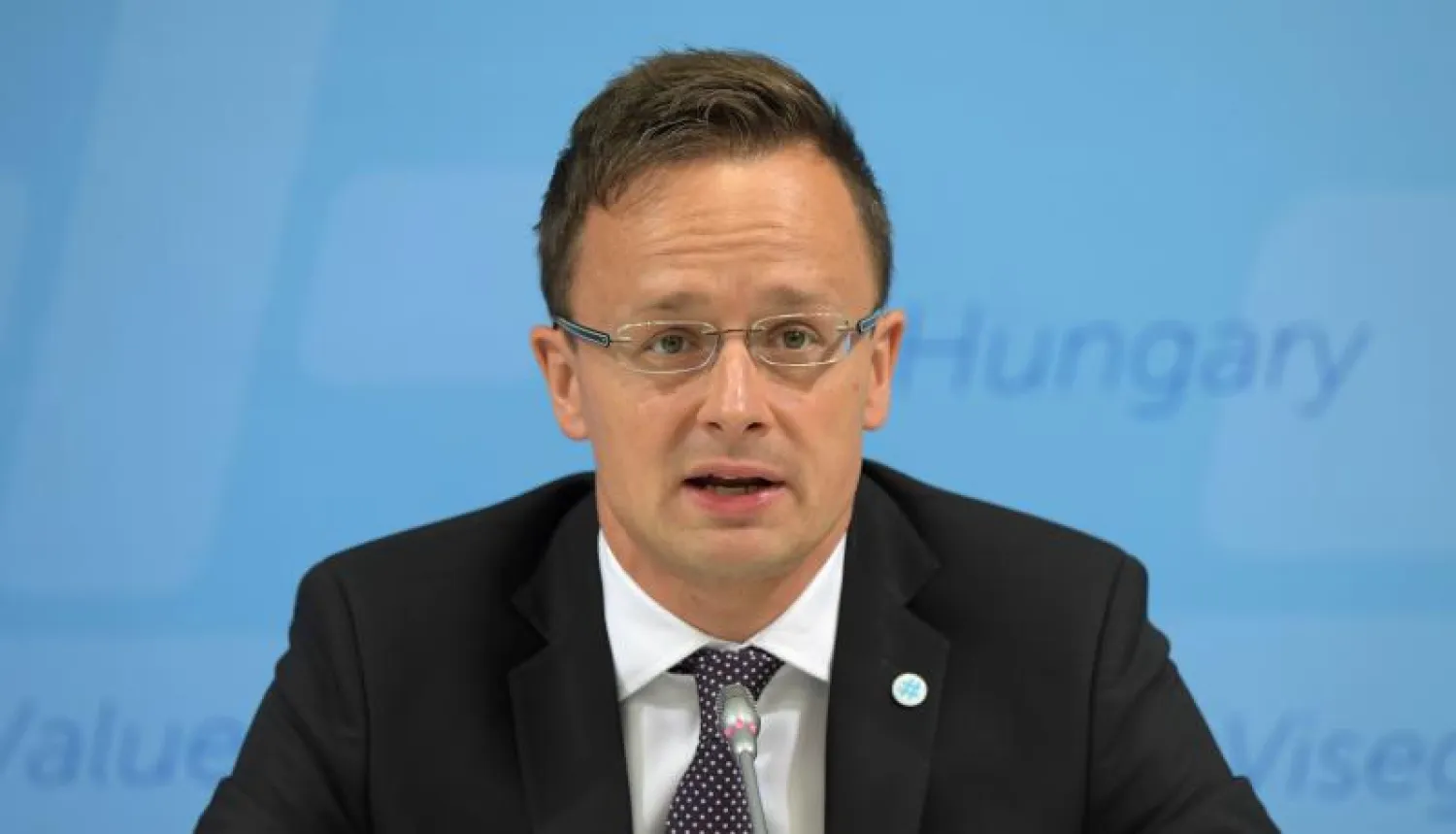 وزير الخارجية المجري بيتر سيارتو (أ.ف.ب)