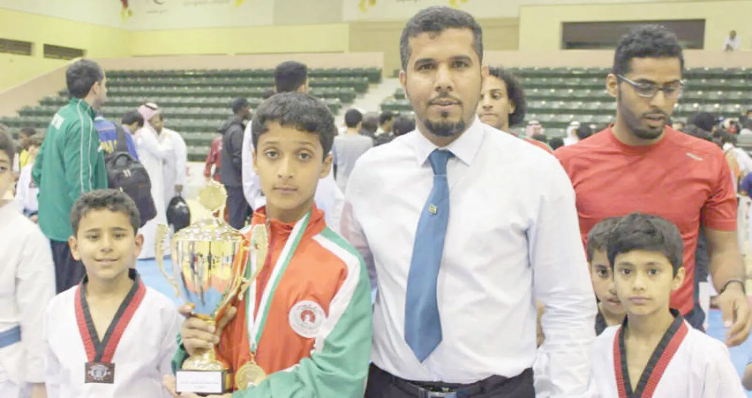 البطل محمد السويق خلال تتويجه بإحدى البطولات («الشرق الأوسط»)