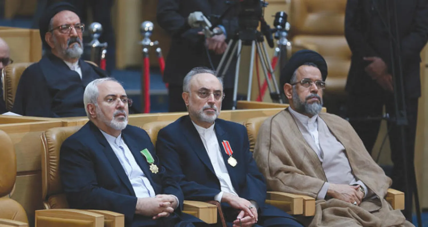 صورة نشرها موقع الرئاسة الإيرانية عن تكريم وزير الخارجية محمد جواد ظريف ورئيس الوكالة الإيرانية للطاقة النووية علي أكبر صالحي بعد شهر على تنفيذ الاتفاق النووي في فبراير 2016