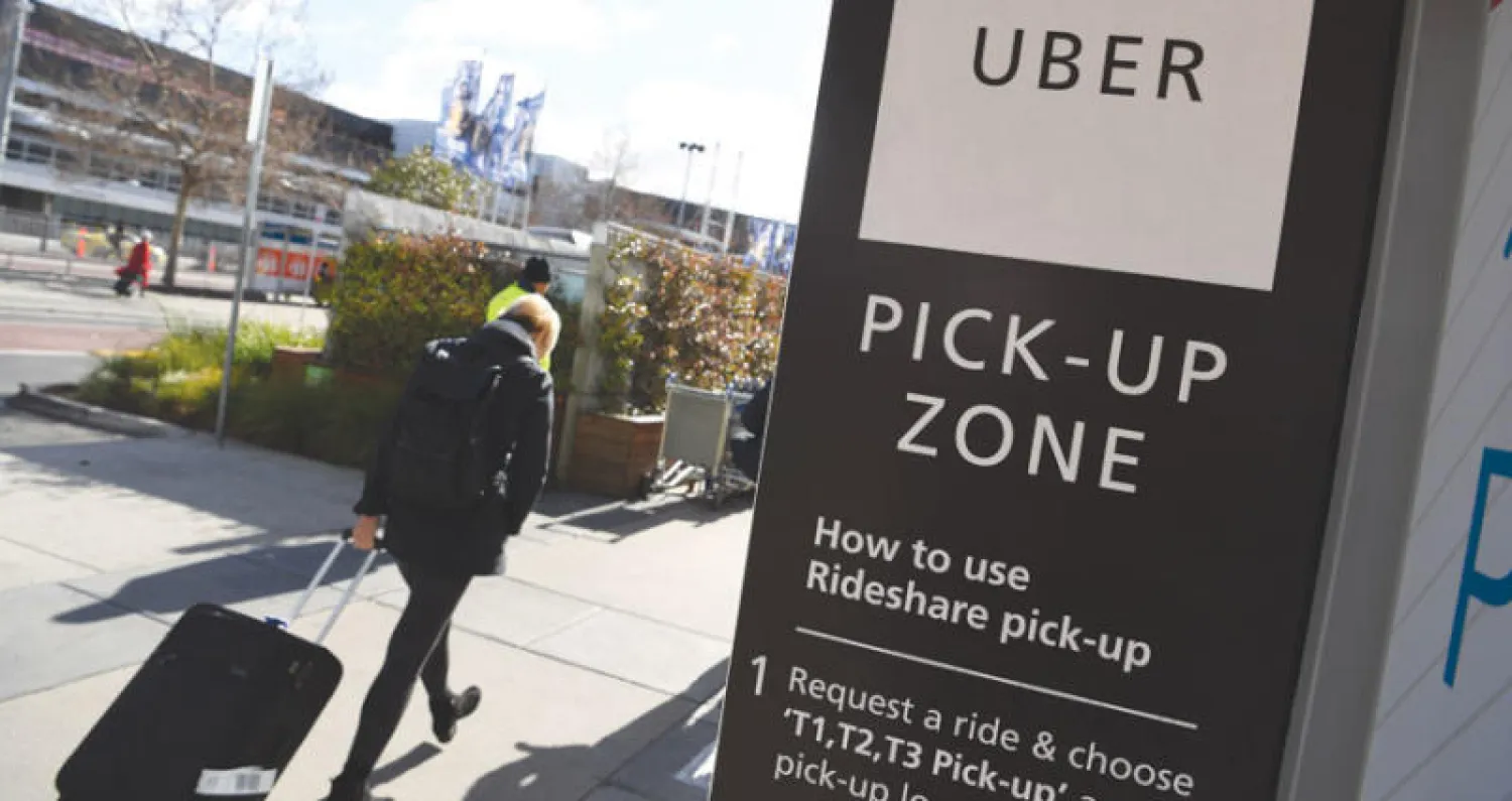 تعرضت «أوبر» لمشكلات خاصة بعدد من العاملين فيها والركاب ودفعت الخلافات في مجلس إدارتها إلى البحث عن رئيس تنفيذي جديد (إ.ب.أ)