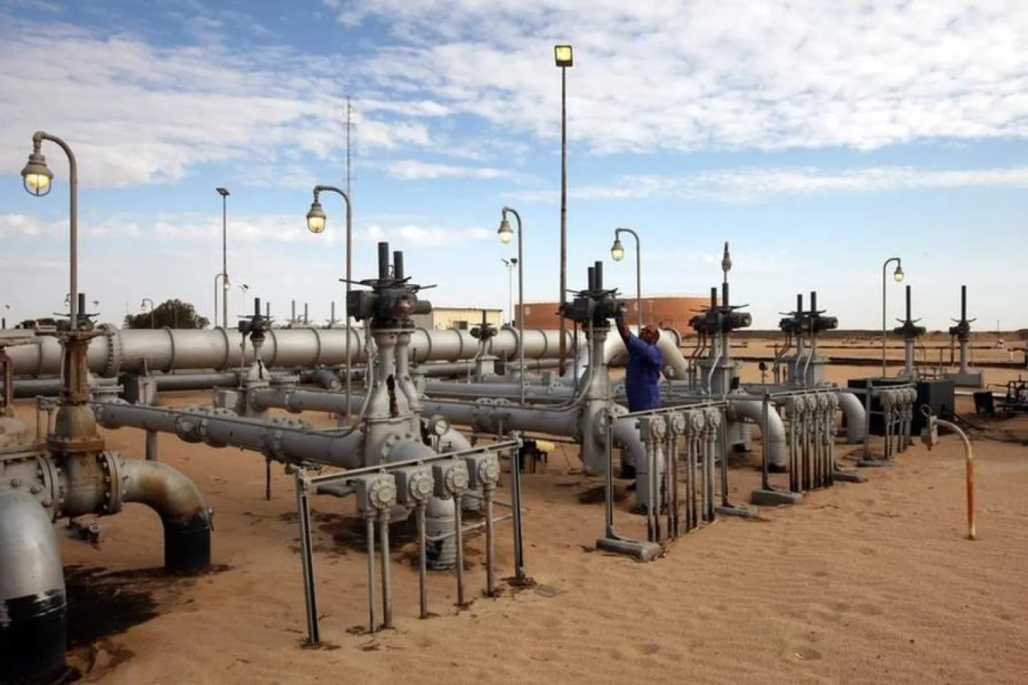 A worker checks pipes and valves at Amaal oil field in eastern Libya October 7, 2011. REUTERS/Ismail Zitouny