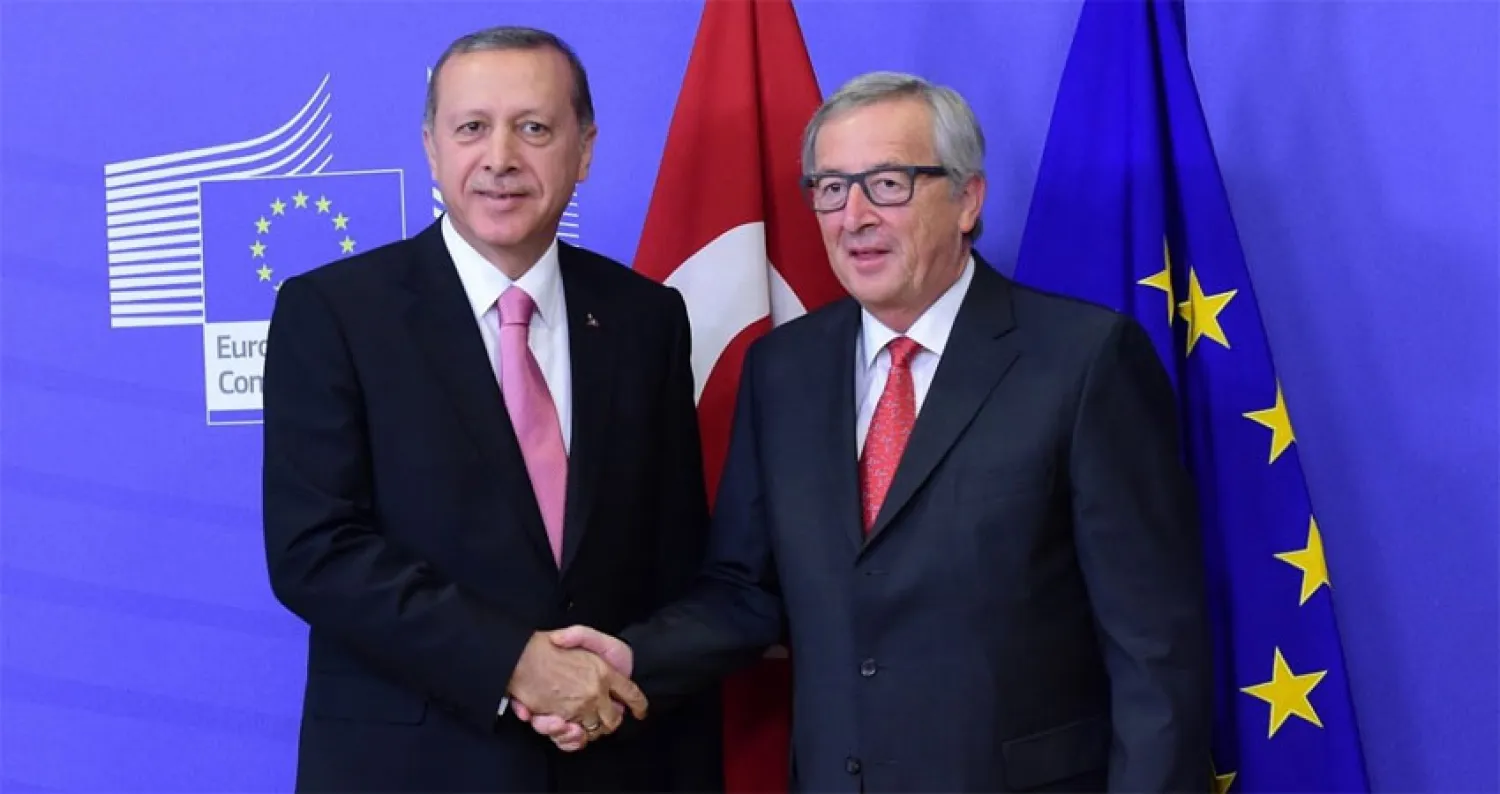 جان كلود يونكر و إردوغان في لقاء سابق.