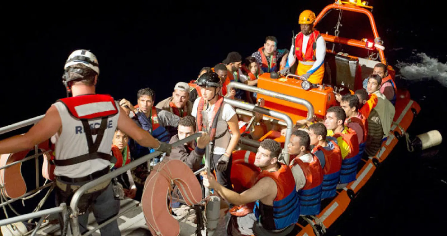 مهاجرون تم إنقاذهم قبالة ليبيا (أ.ب)