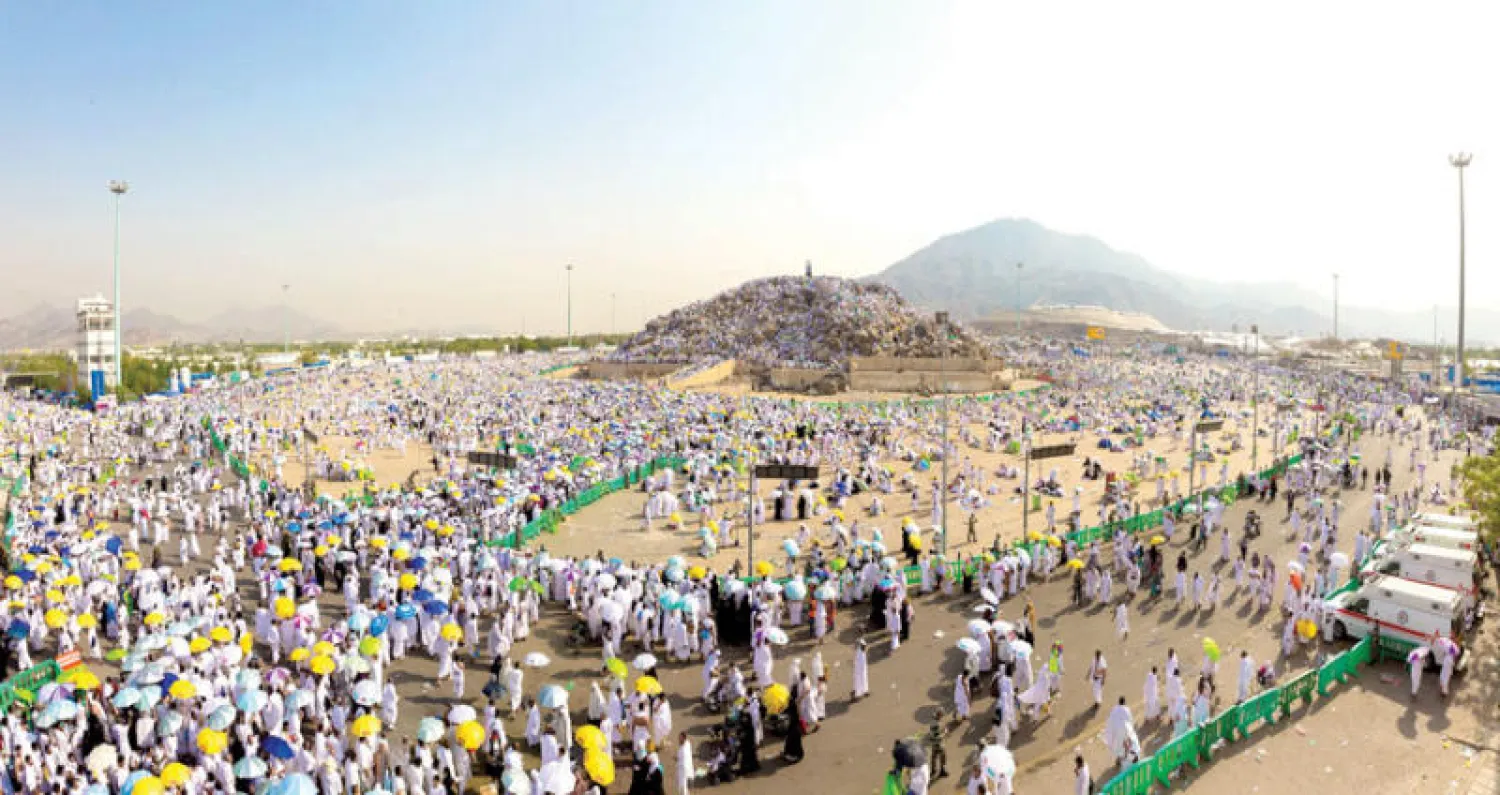 الحجاج خلال استعدادهم للنفير من عرفات إلى مزدلفة (واس)