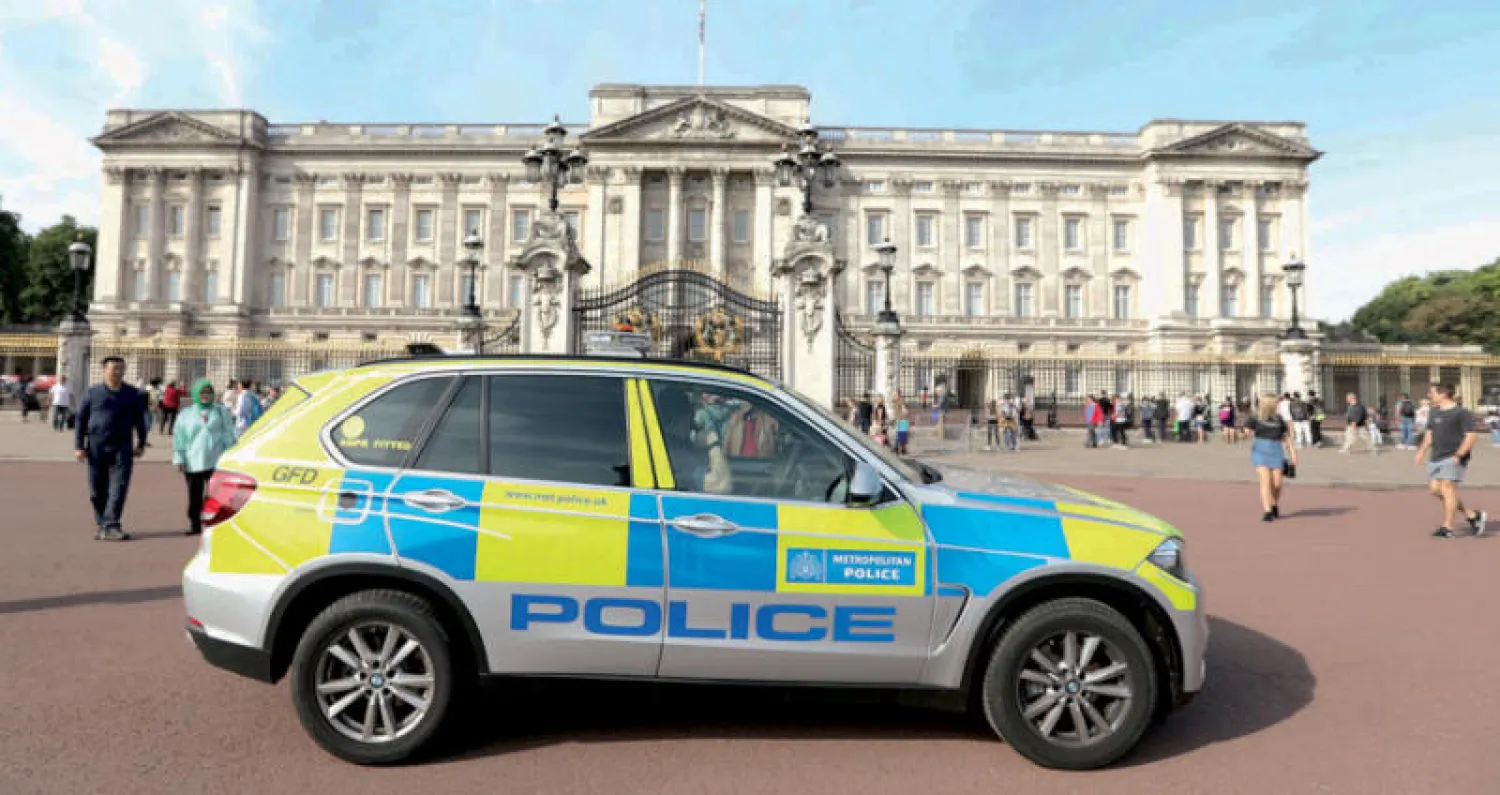 سيارة شرطة تابعة لاسكوتلنديارد أمام قصر باكينغهام (رويترز)