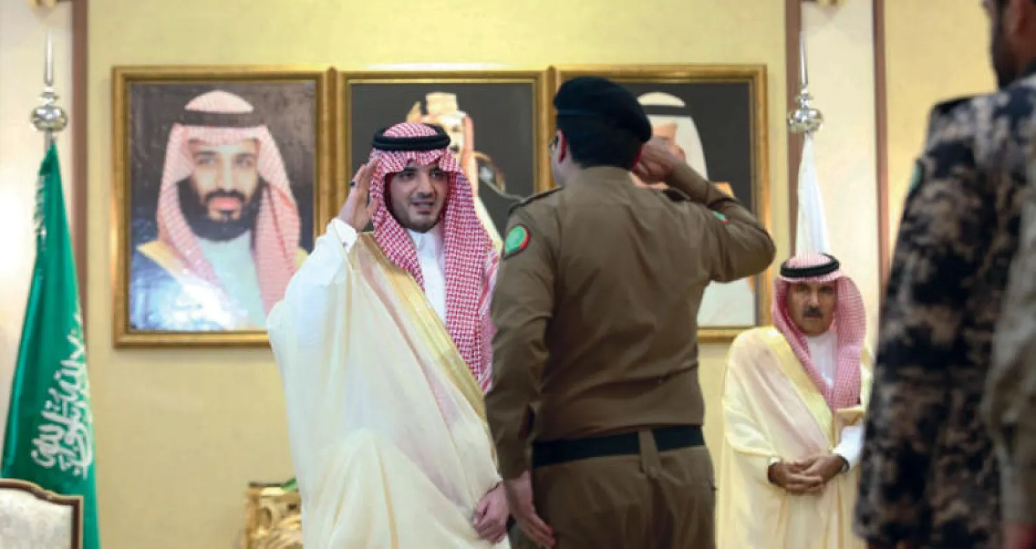 وزير الداخلية الأمير عبد العزيز بن سعود بن نايف خلال لقائه قادة القطاعات الأمنية المشاركة في الحج