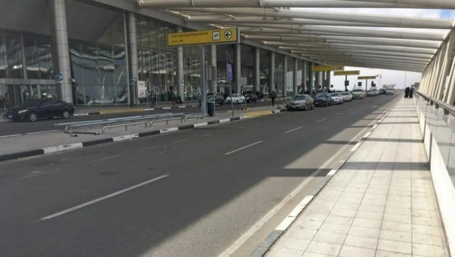صورة لجزء من مطار القاهرة الدولي (رويترز)