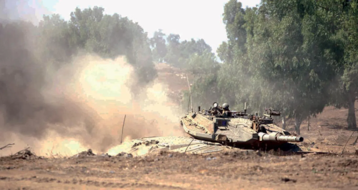 مناورات عسكرية إسرائيلية في الجولان المحتل أمس تحاكي حرباً مع «حزب الله» اللبناني (أ.ف.ب)