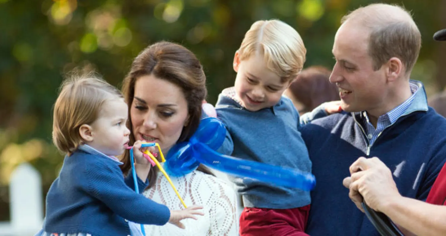 الأمير ويليام ودوقة كامبريدج كيت ميدلتون وطفلاهما (إ.ب.أ)