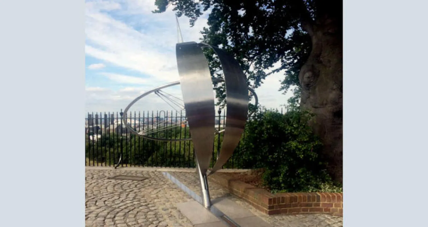 خط «غرينتش» الذي يفصل غرب لندن عن شرقها