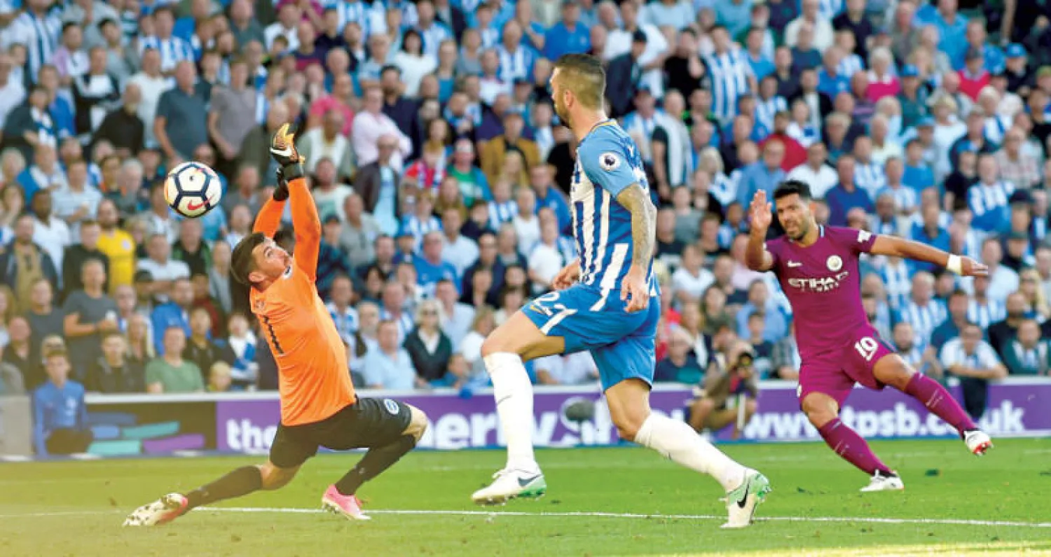 أغويرو يهز شباك برايتون في الموسم الحالي (إ.ب.أ)