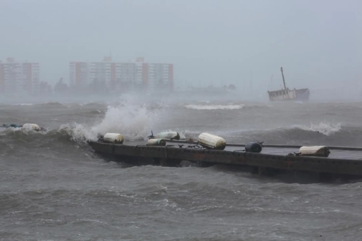 Waves break over a dock as Hurricane Irma slammed across islands in the northern Caribbean on Wednesday, in Fajardo, Puerto Rico September 6, 2017. Reuters photo