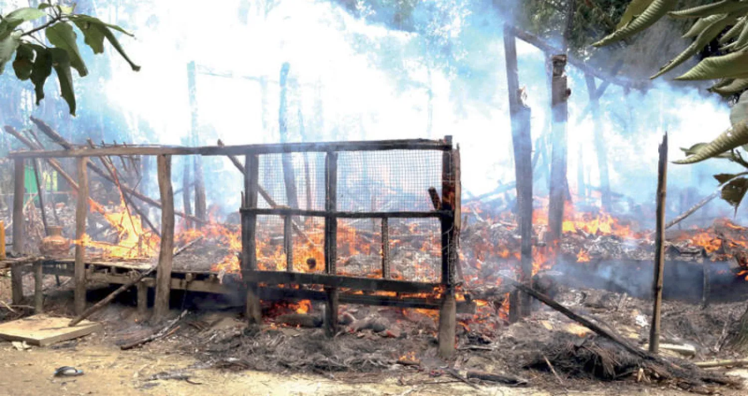 ممتلكات لأقلية الروهينغا تحترق في ولاية راخين في ميانمار... الصورة التقطت يوم الخميس (رويترز)