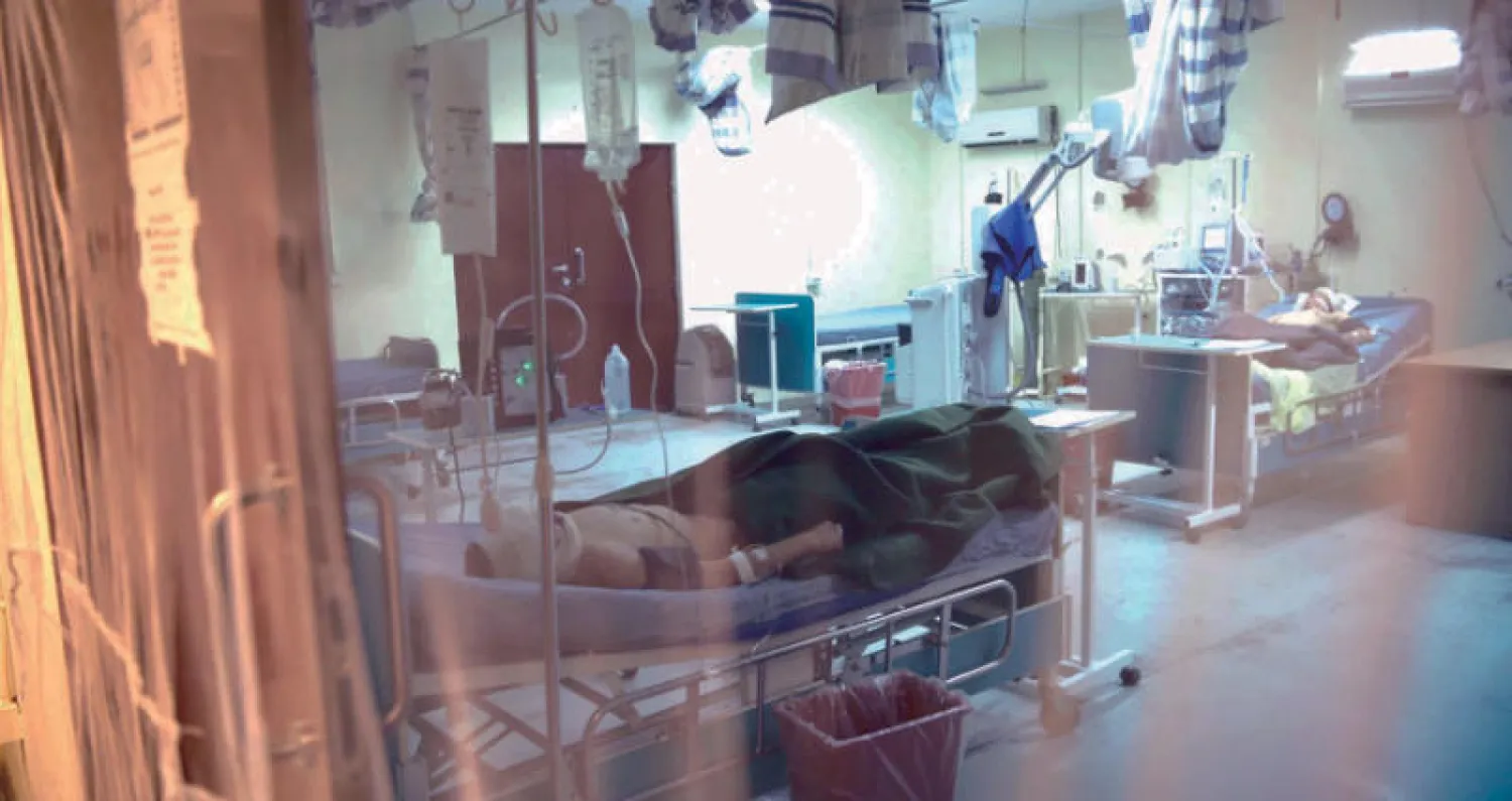 جندي أفغاني يتلقى العلاج في مستشفى هلمند العسكري (أ.ف.ب)