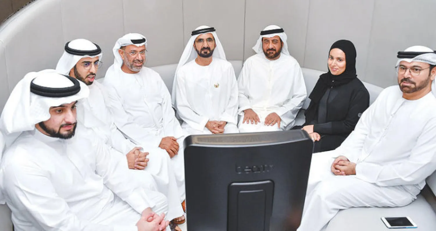 الشيخ محمد بن راشد يشهد على أول عقد قران إلكتروني في الإمارات