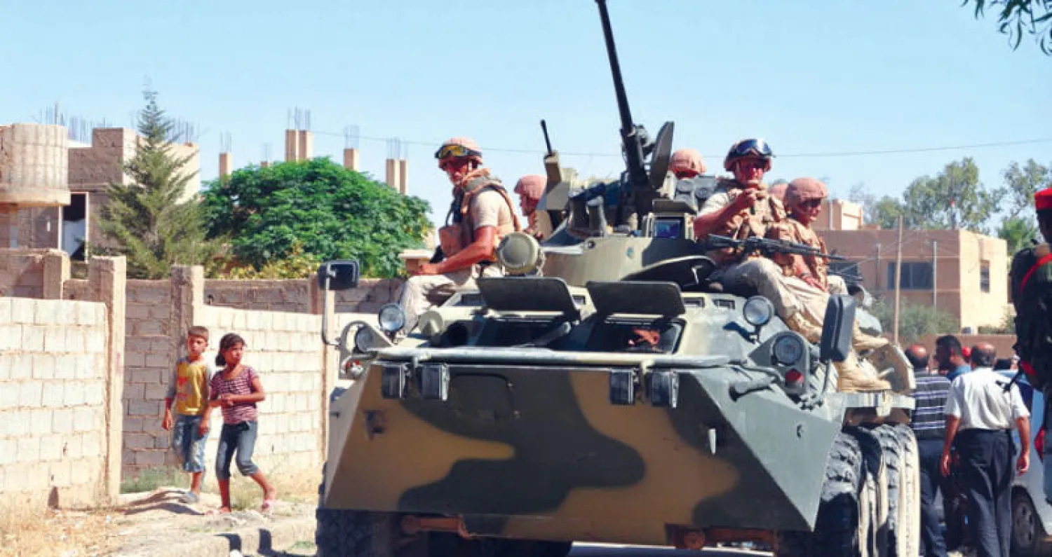 مدرعة روسية في مدينة دير الزور أمس (أ.ف.ب)