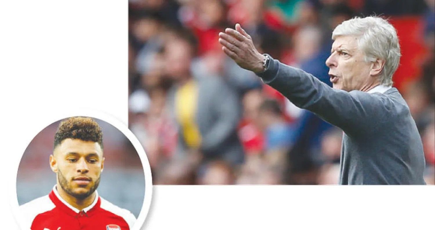 فينغر ثائر من تحدي الأندية لقوانين اللعب المالي النظيف (أ.ف.ب) - تشامبرلين لعب مع آرسنال وهو يفكر في عقد ليفربول (أ.ب)