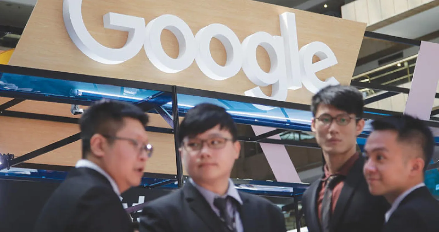 غوغل قدمت منتجات مبتكرة غيرت مسار حياتنا.. لكن ذلك لا يعطيها الحق في أن تحرم الشركات الأخرى من إمكانية المنافسة والتجديد (إ.ب.أ)