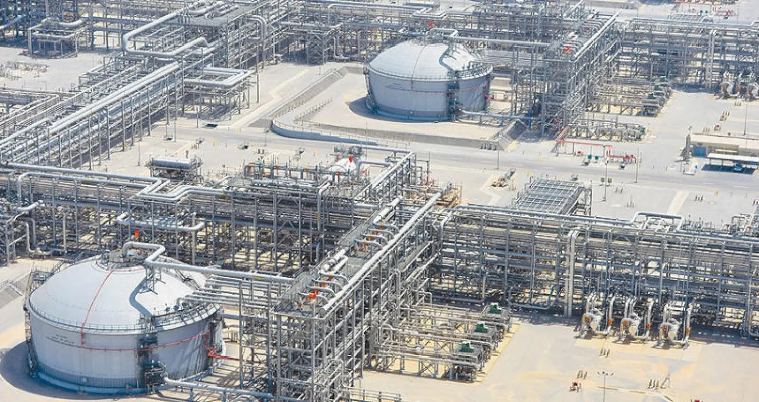 أرامكو السعودية ستخفض مخصصات الخام إلى زبائنها في أنحاء العالم في أكتوبر بمقدار 350 ألف برميل يوميا (رويترز)