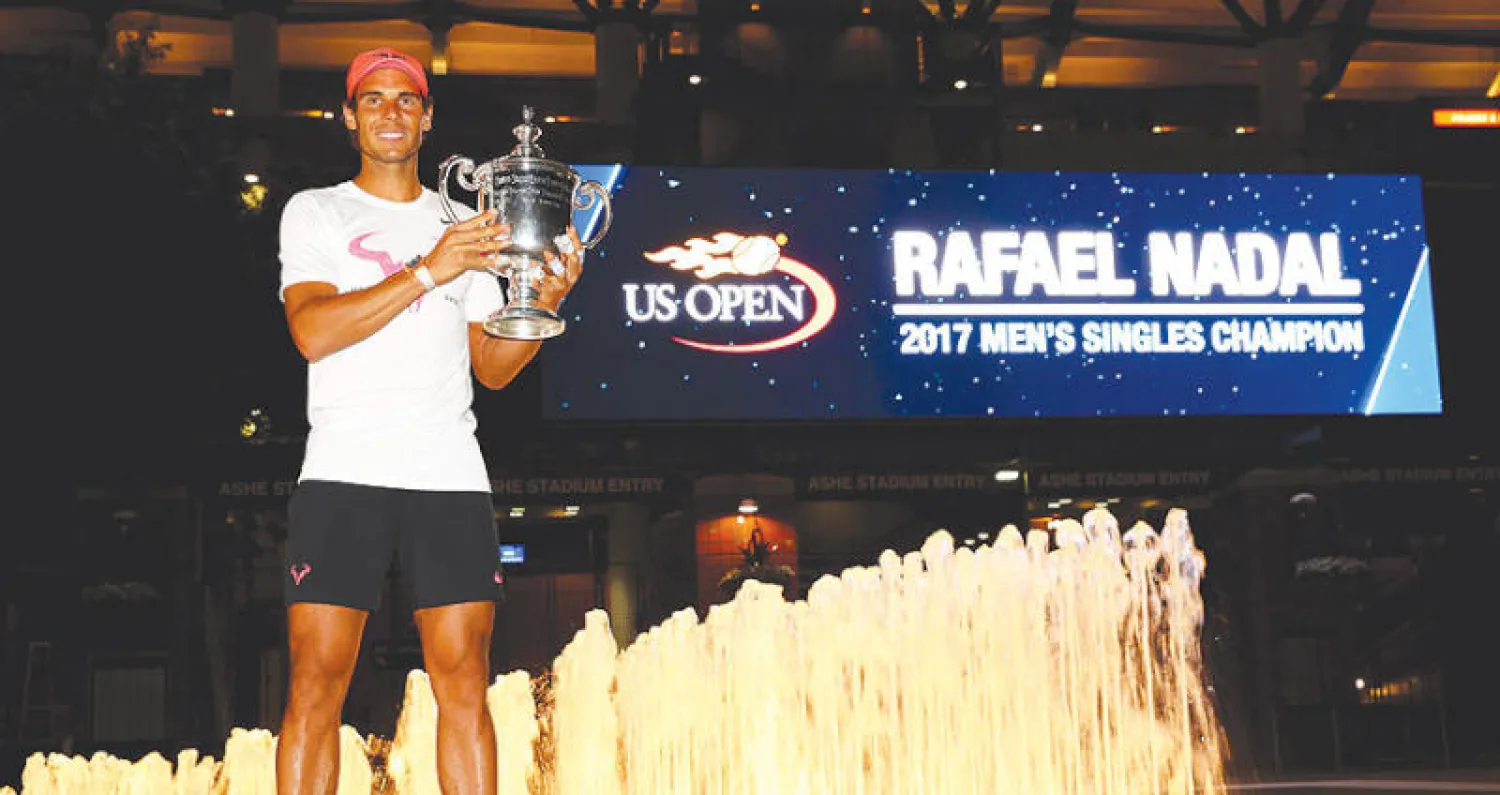 نادال يحتفل بكأس فلاشينغ ميدوز (أ.ف.ب)