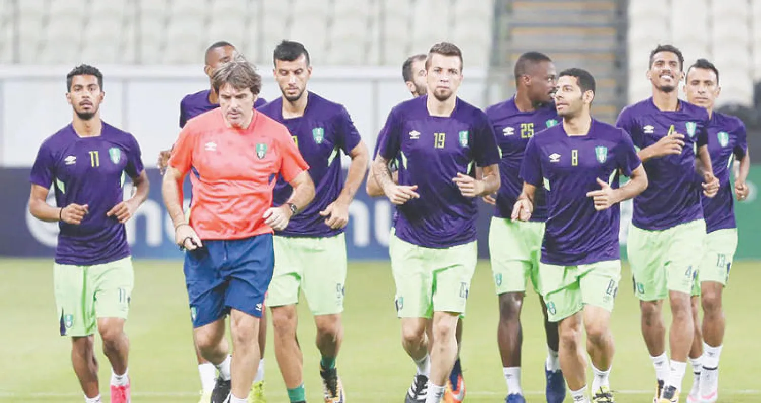 من تدريبات الأهلي في أبوظبي أمس (تصوير: سعد العنزي)