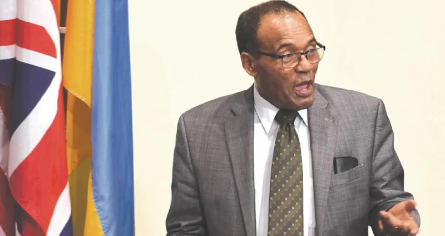 سفير إثيوبيا تيكيدا أليمو يتلو بياناً حول الاجتماع المغلق لمجلس الأمن الذي عقد أول من أمس الجمعة (أ.ف.ب)