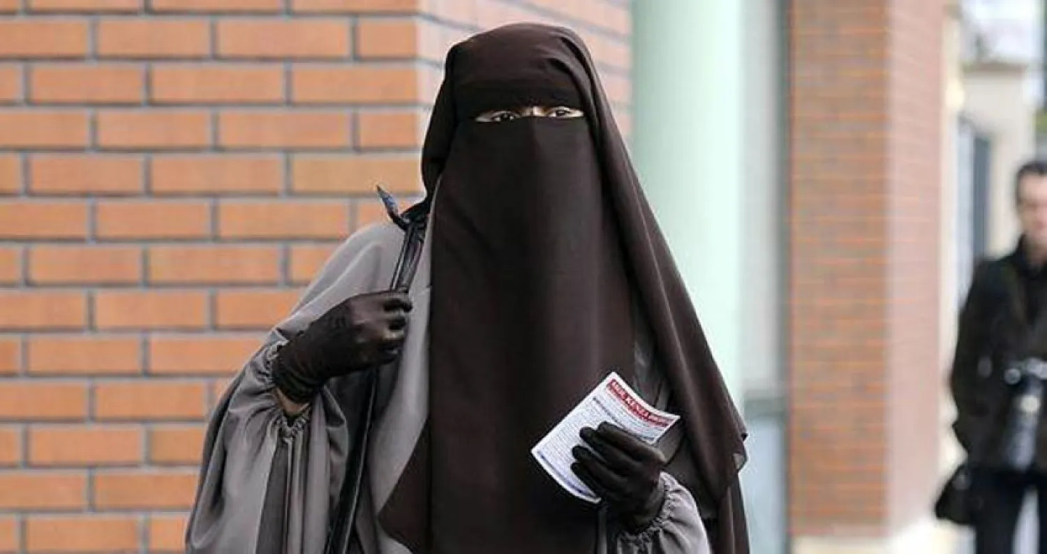 منقبة تعيش في كندا. («الشرق الأوسط»)