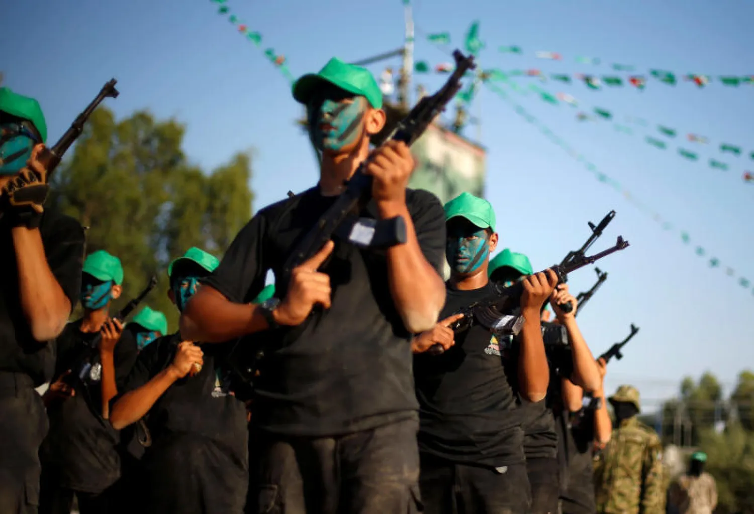 عناصر في حركة حماس (رويترز)