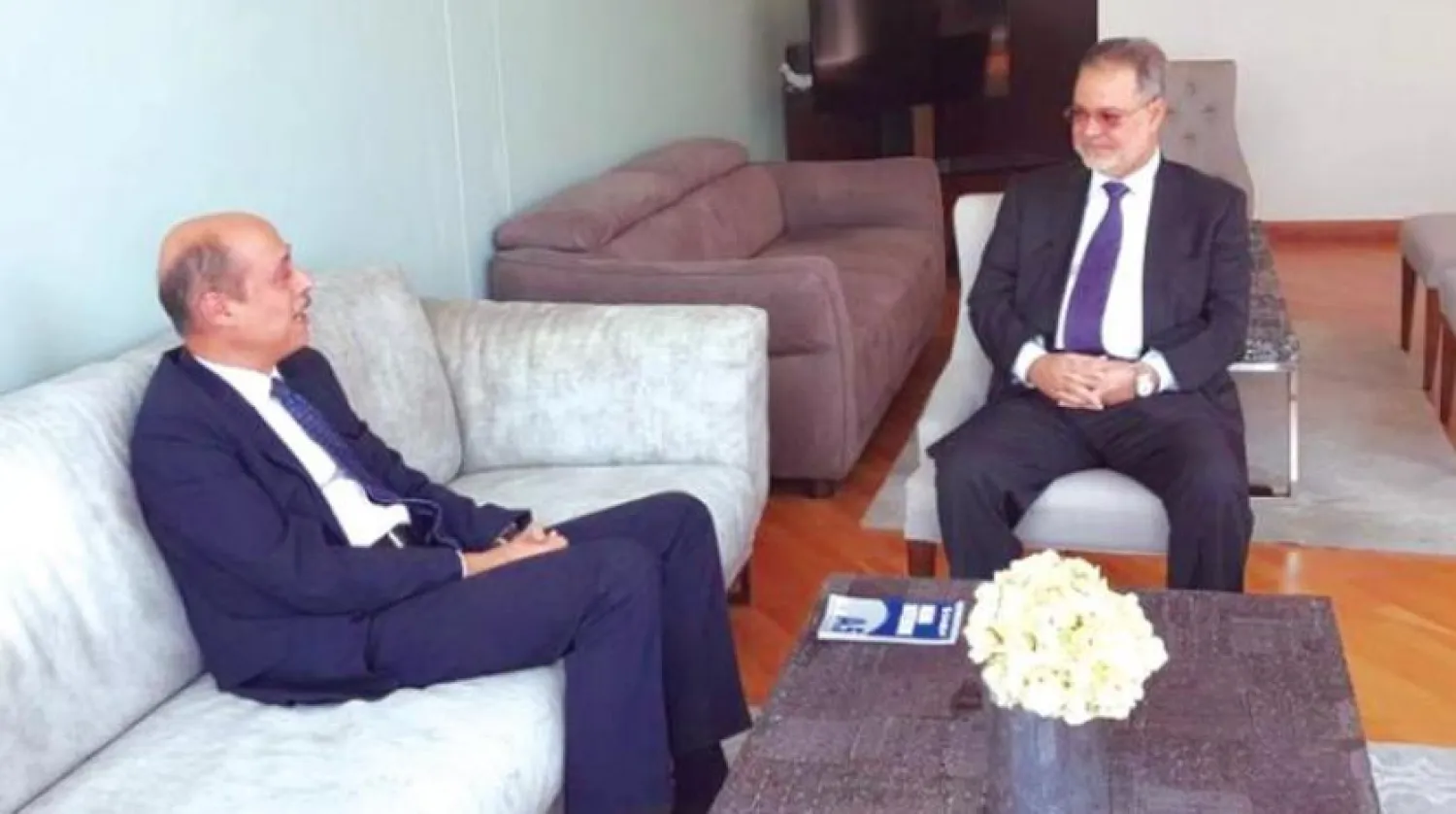 Yemeni Foreign Minister Abdulmalek al-Mekhlafi and deputy to UN special envoy for Yemen Ma'ain Shuraim in Riyadh on Saturday. (Asharq Al-Awsat)