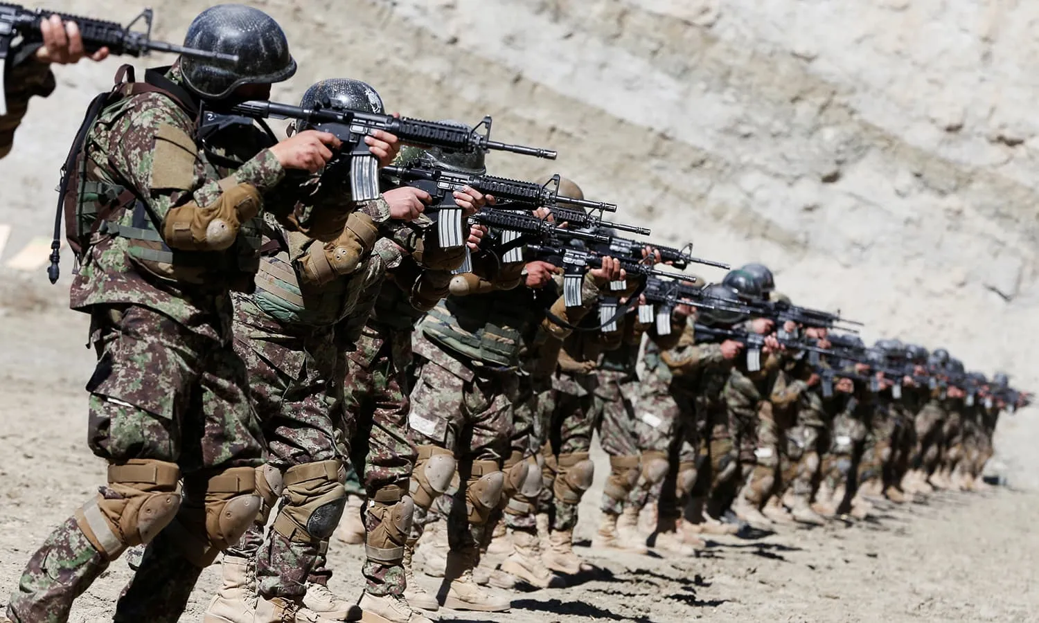 New recruits to the Afghan army Special Forces take part in a military exercise in Rishkhur district outside Kabul, Afghanistan February 25, 2017. Picture taken on February 25, 2017. REUTERS/Omar Sobhani
