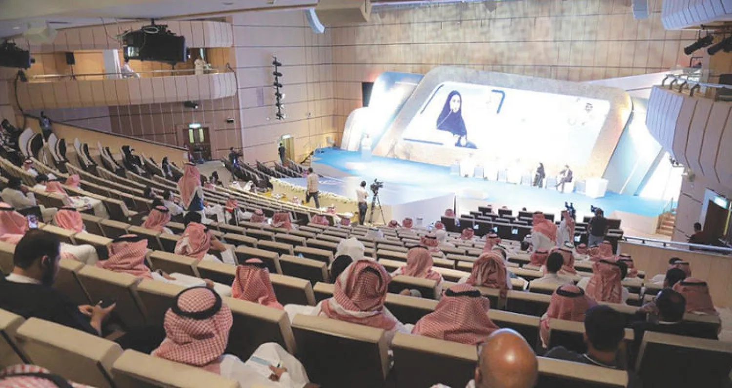 ناقش المتحدثون دعم الأنظمة الحكومية والتشريعات والمبادرات التي من شأنها توفير المزيد من الفرص للمنشآت الصغيرة والمتوسطة