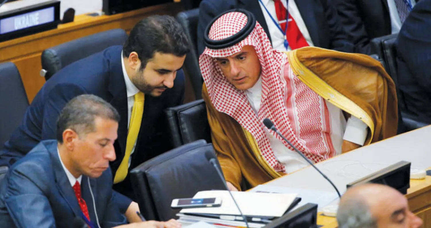 وزير الخارجية السعودي عادل الجبير يشارك في اجتماع حول الصراع في ليبيا أمس ويبدو السفير السعودي في واشنطن الأمير خالد بن سلمان (رويترز)