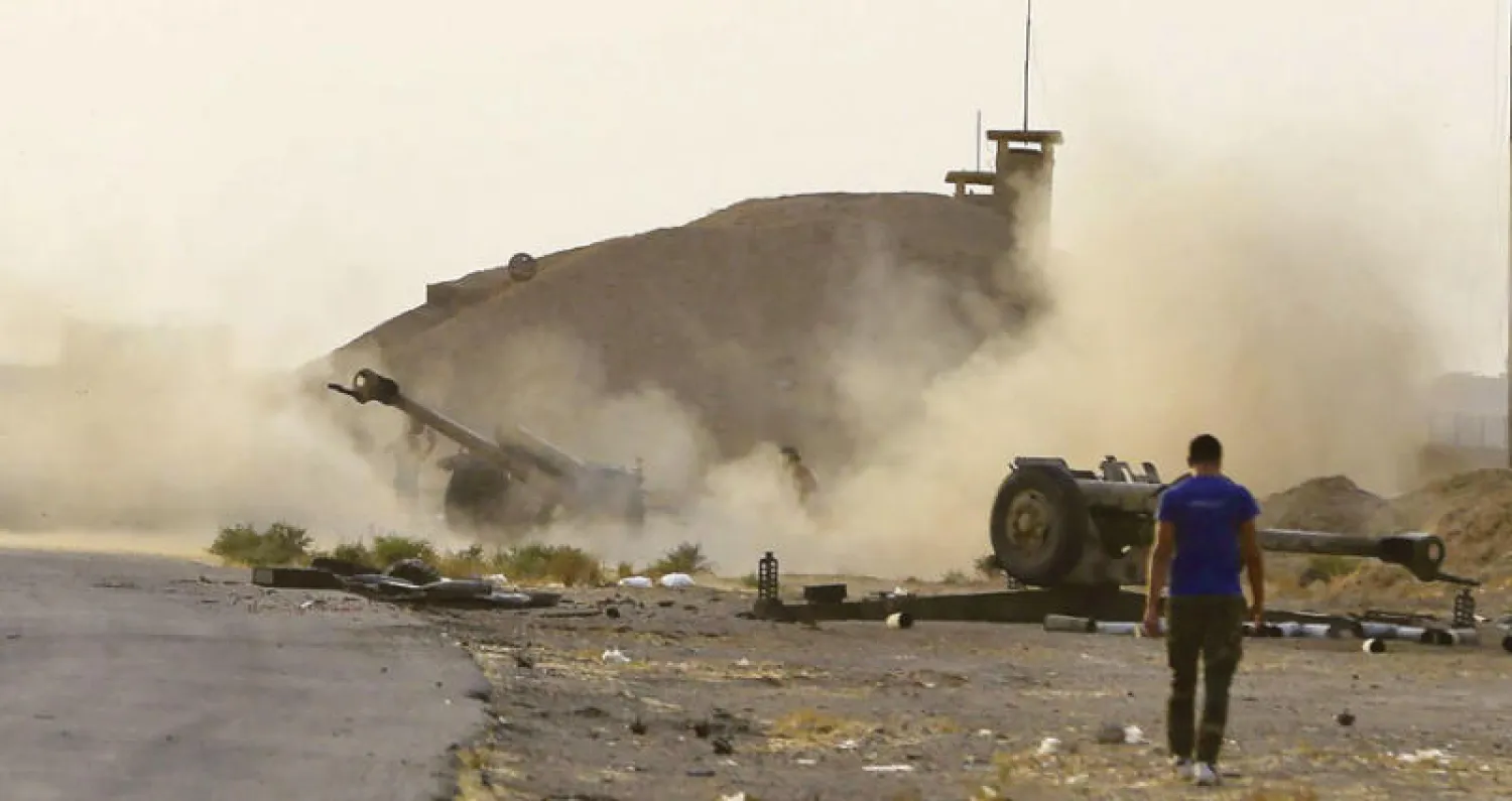 قذائف اطلقتها قوات تابعة للنظام السوري والميليشيات المساندة على مطار دير الزور العسكري أول من أمس (أ.ف.ب)