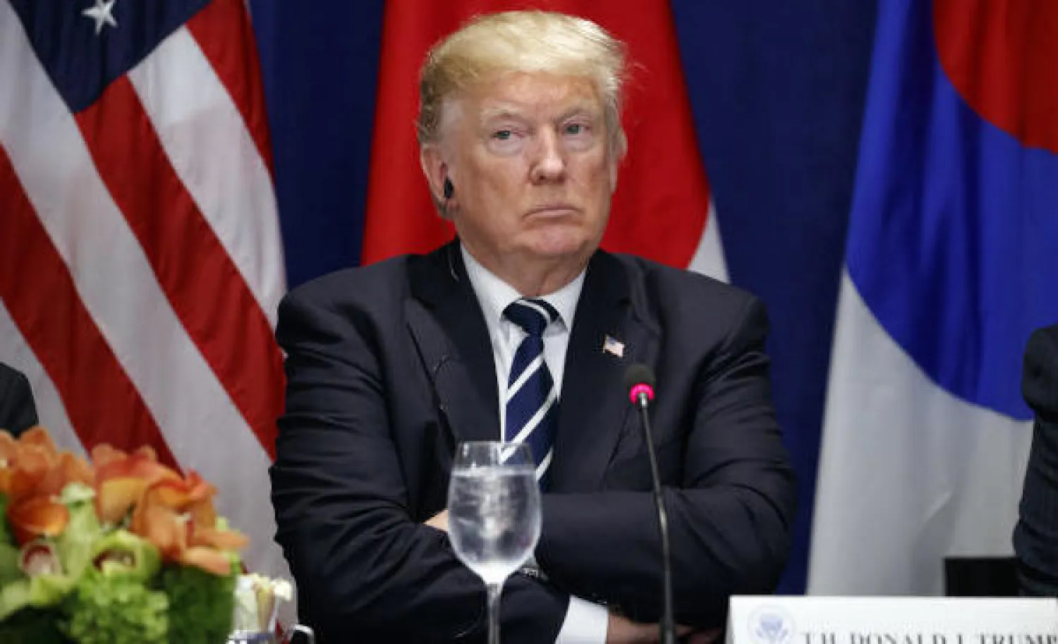 الرئيس الأميركي خلال مأدبة غداء مع نظيره الكوري الجنوبي ورئيس الوزراء الياباني (آ.ب)