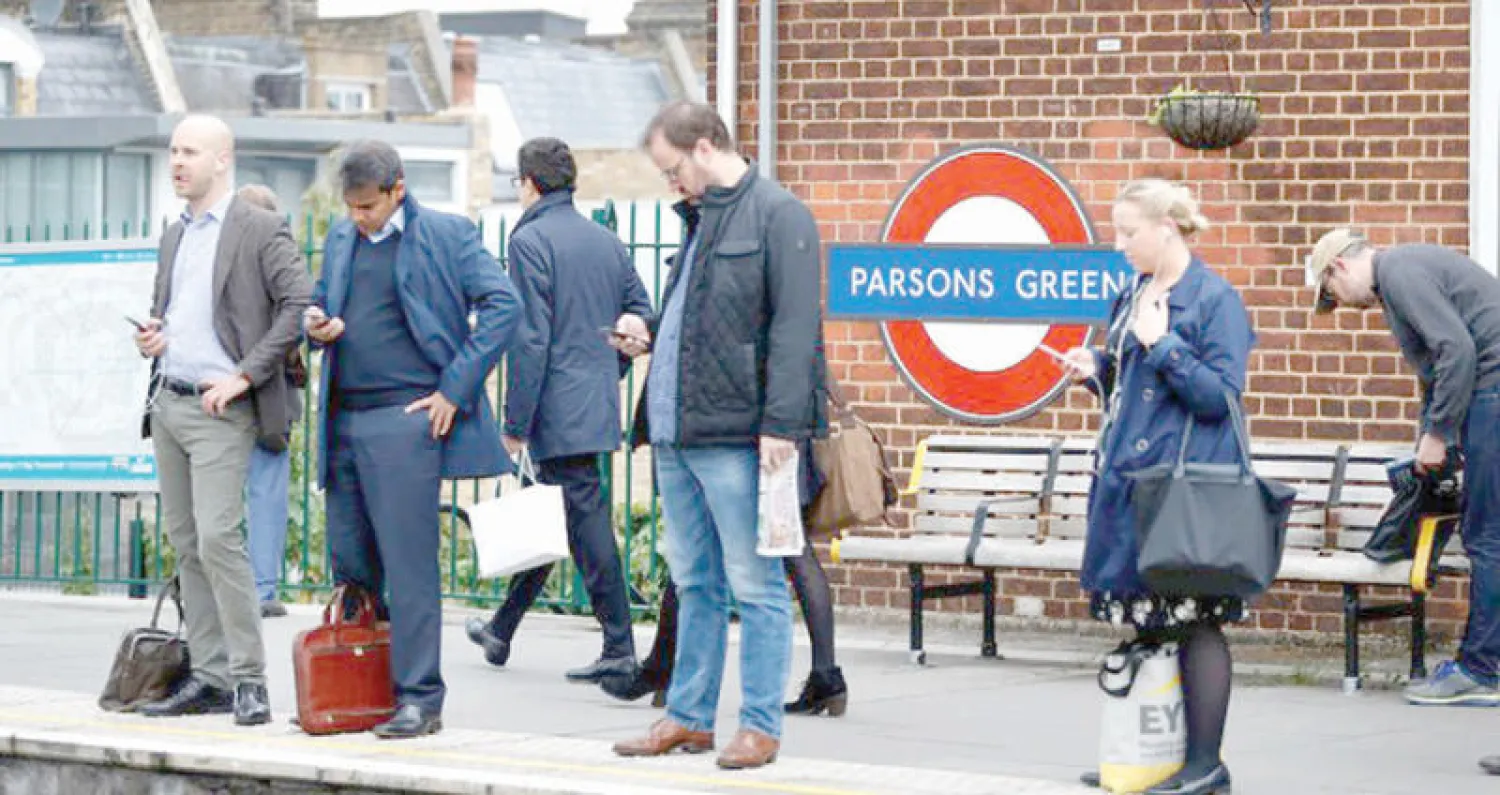 محطة بارسونز غرين التي تعرضت لهجوم إرهابي أعيد افتتاحها بعد انتهاء التحريات الجنائية (أ.ب)