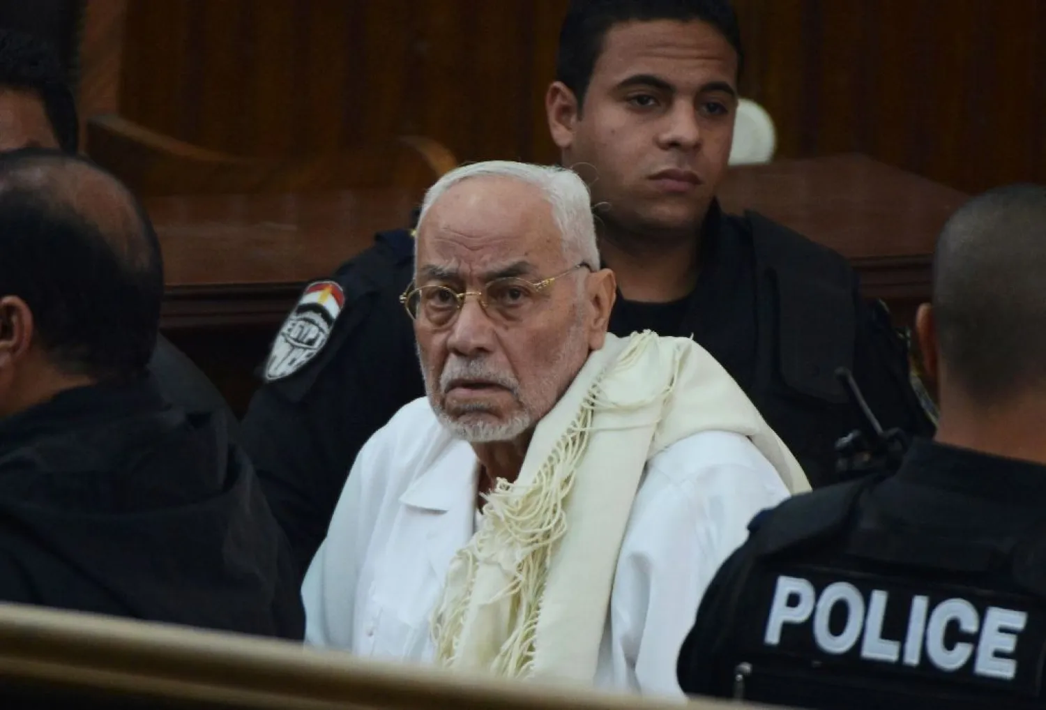 Egypt's former Muslim Brotherhood supreme guide Mohammed Mahdi Akef, who has died aged 89, looks on during a trial in Cairo in February 2015. (AFP)