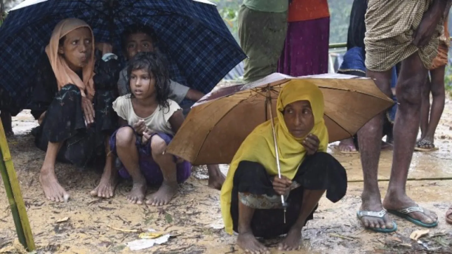 Rohingya refugees try to survive in extremely inhuman conditions in Balukhali refugee camp near the Bangladesh town of Gumdhum on September 17, 2017. (AFP)