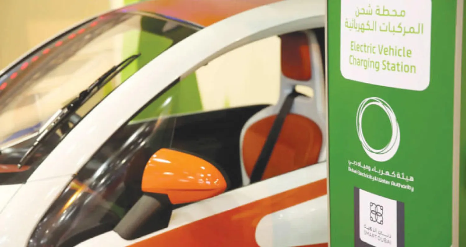 إحدى محطات الشحن الكهربائية بالإمارات («الشرق الأوسط»)
