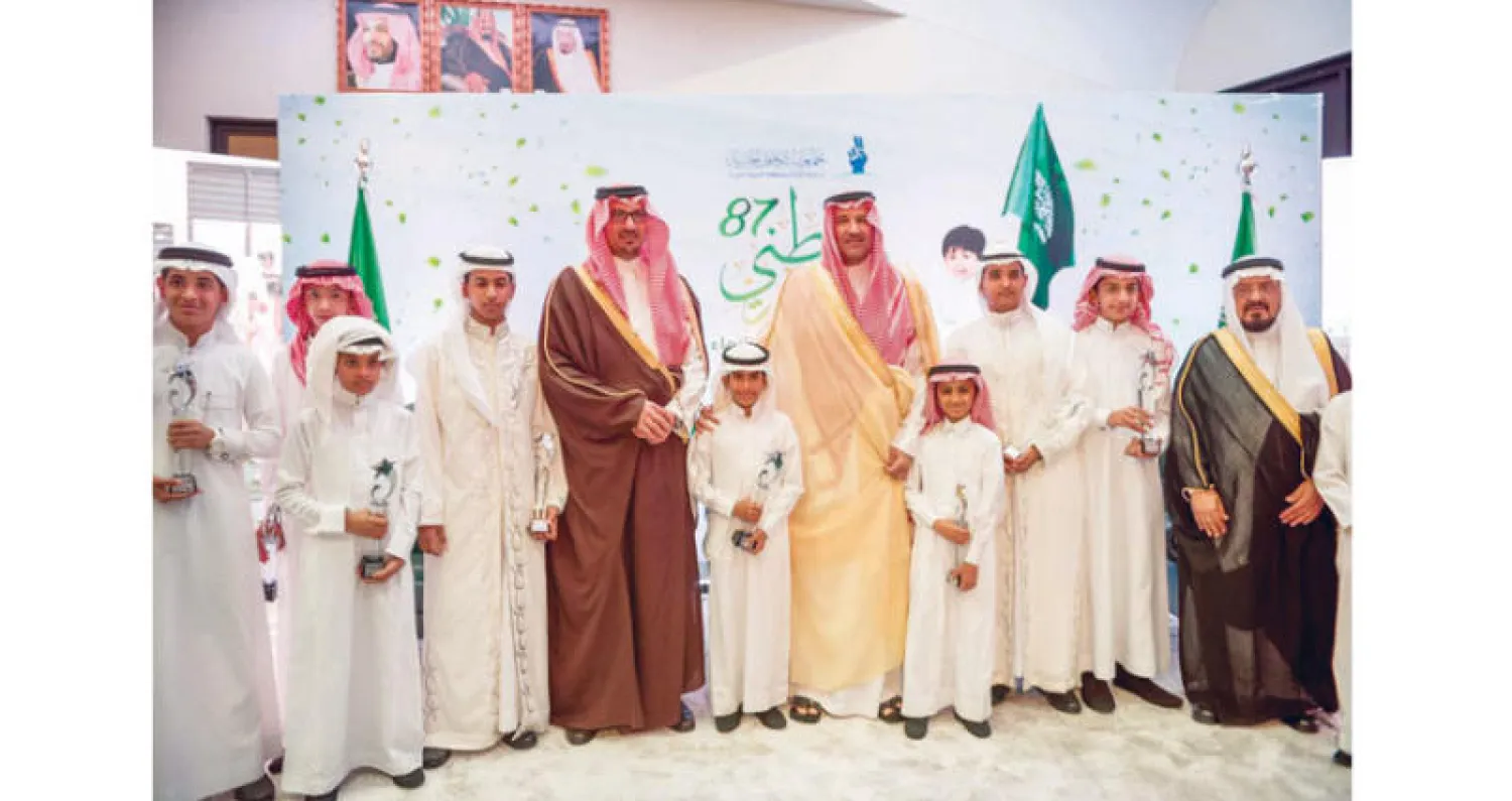 أمير منطقة المدينة المنورة خلال تدشين مشروع الوقف («الشرق الأوسط»)