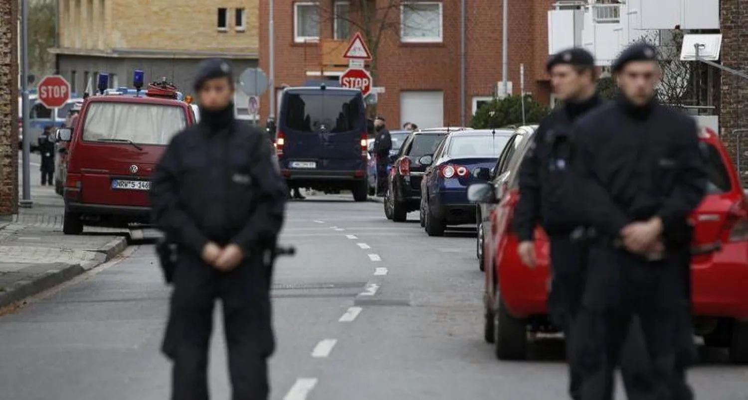 الشرطة الألمانية تنتشر في أحد شوارع برلين (رويترز)