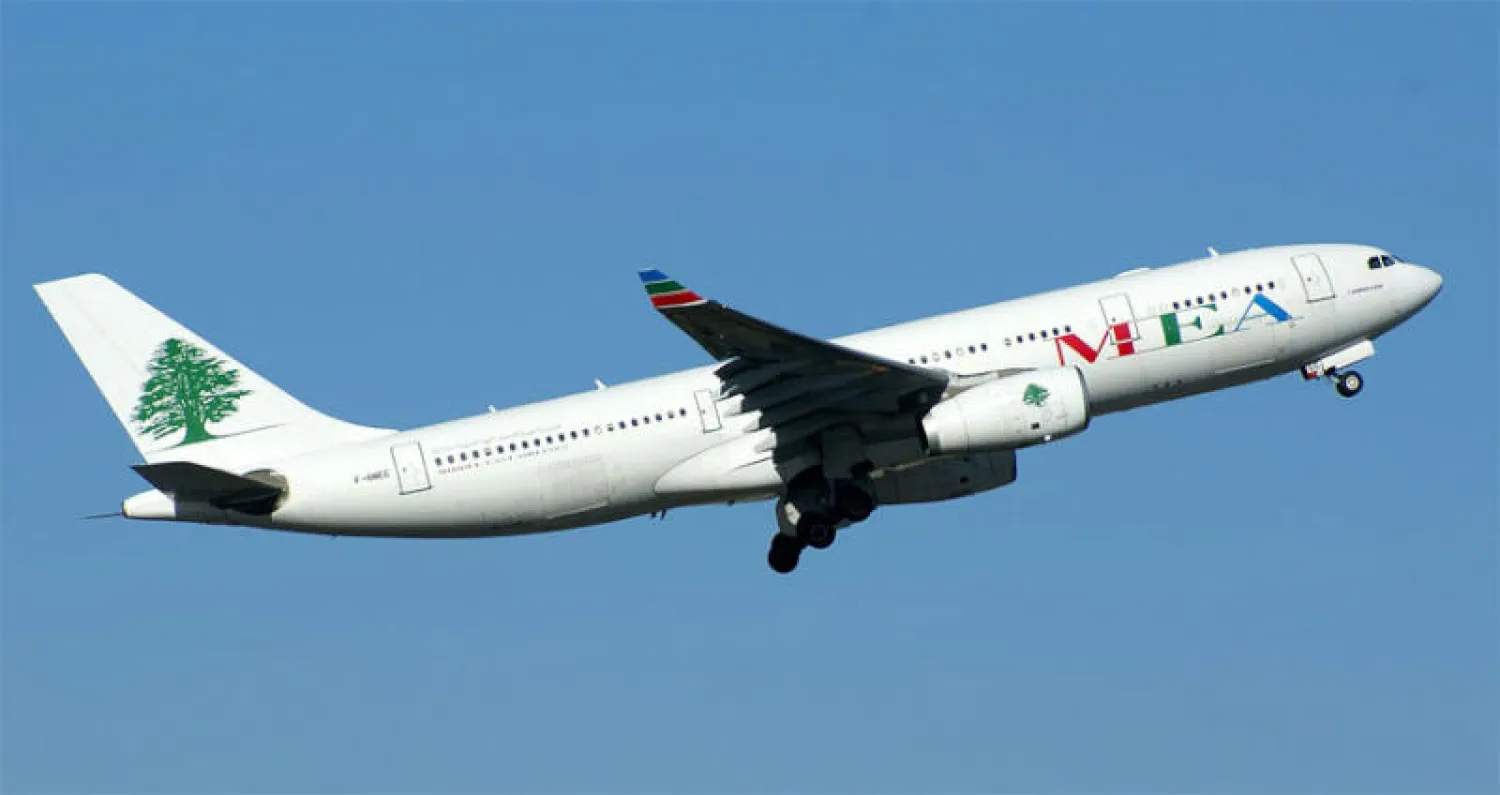 طائرة ركاب تابعة لشركة طيران الشرق الأوسط (أ.ف.ب)