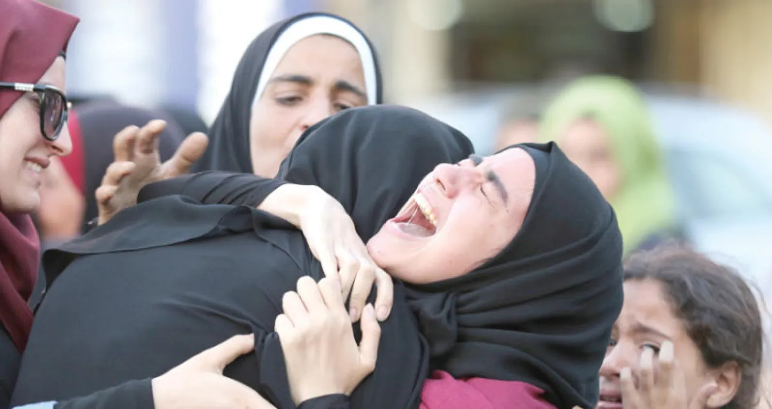 أهالي المتهمين بعد الحكم (أ.ف.ب)