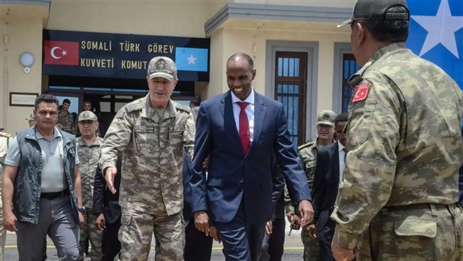 Turkish army's Chief of General Staff Hulusi Akar, center left, escorts Somali Prime Minister Hassan Ali Khayre during an inauguration ceremony of the Turkish military base in Mogadishu on September 30, 2017. (AFP photo)