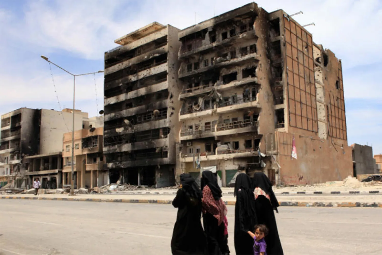 التفجير وقع في مجمع المحاكم بعد تبادل إطلاق نار مع مسلحي «داعش» (الأمم المتحدة)