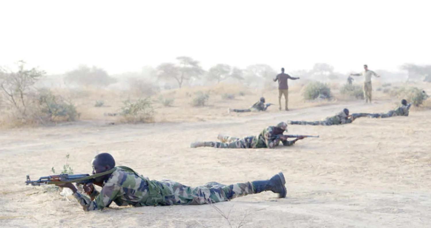 صورة وزعها الجيش الأميركي أمس لقوات نيجرية خلال مشاركتها في تمارين «فلينتلوك» في ديفا بالنيجر في 3 مارس 2017 (إ.ب.أ)