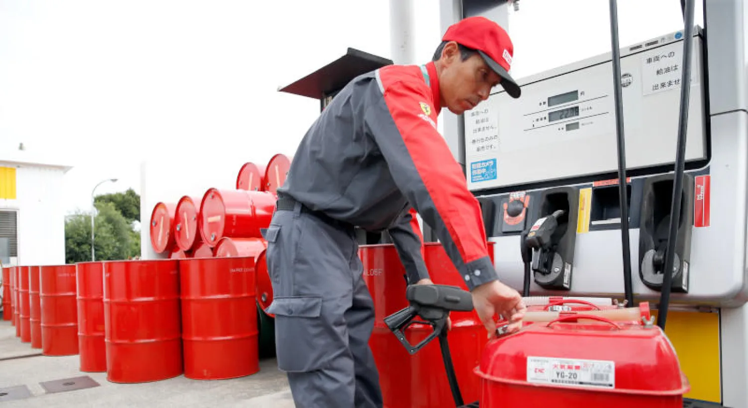 احتمالات تمديد تخفيض الإنتاج التي تنفذها أوبك ساهمت في دعم الأسعار (رويترز)